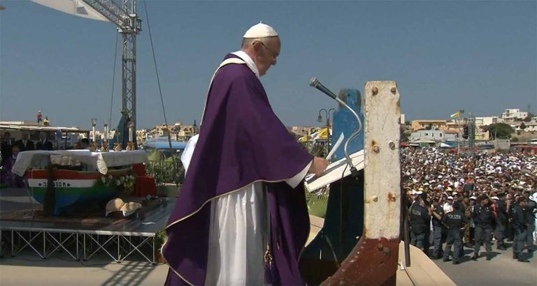 In viaggio speciale Papa Francesco di Gianfranco Rosi