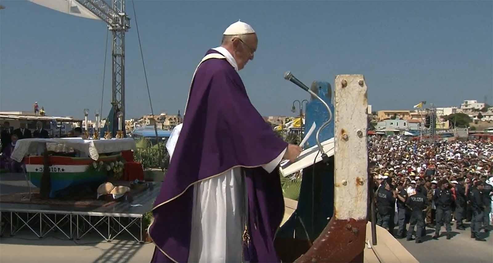 In viaggio speciale Papa Francesco di Gianfranco Rosi